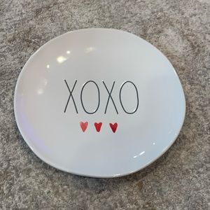 Rae Dunn XOXO Watercolor Plate- New